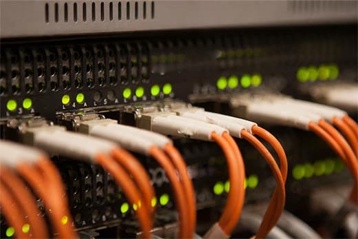 A Deep Dive into High-Speed Data Center Interconnects: A Field Guide for Engineers on DACs, AOCs & Optical Transceivers